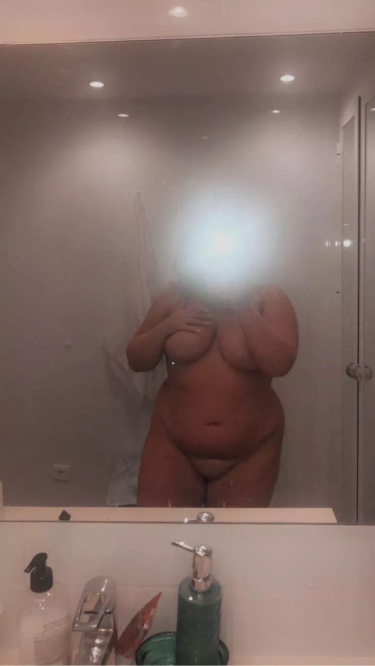 32F 5’7” 206 lbs posted by daffodilloverxo
