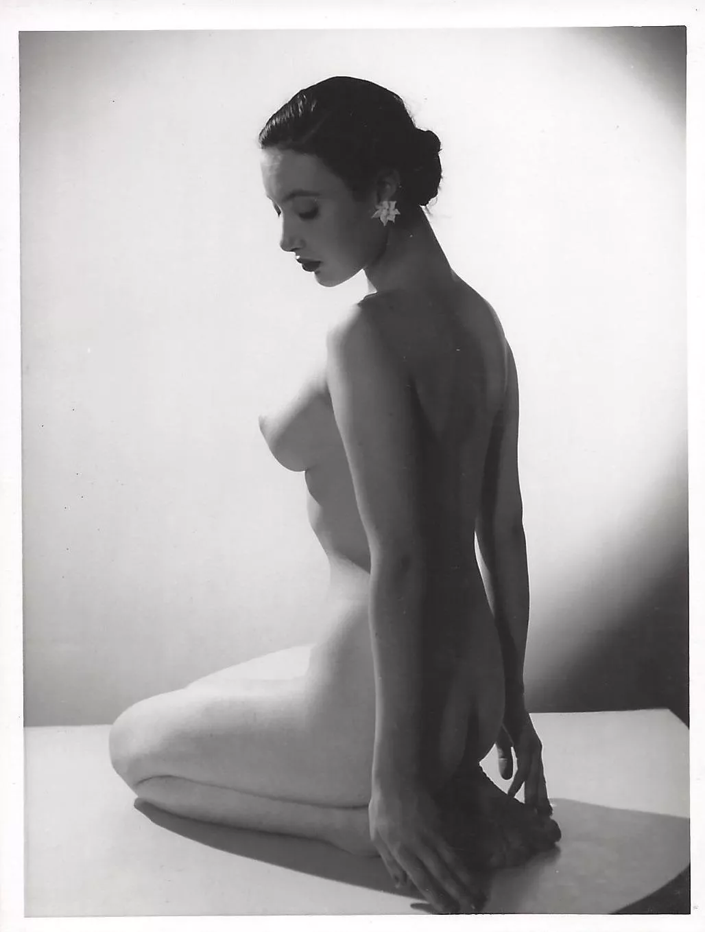 demure vintage nude posted by Mundane-Employer-719