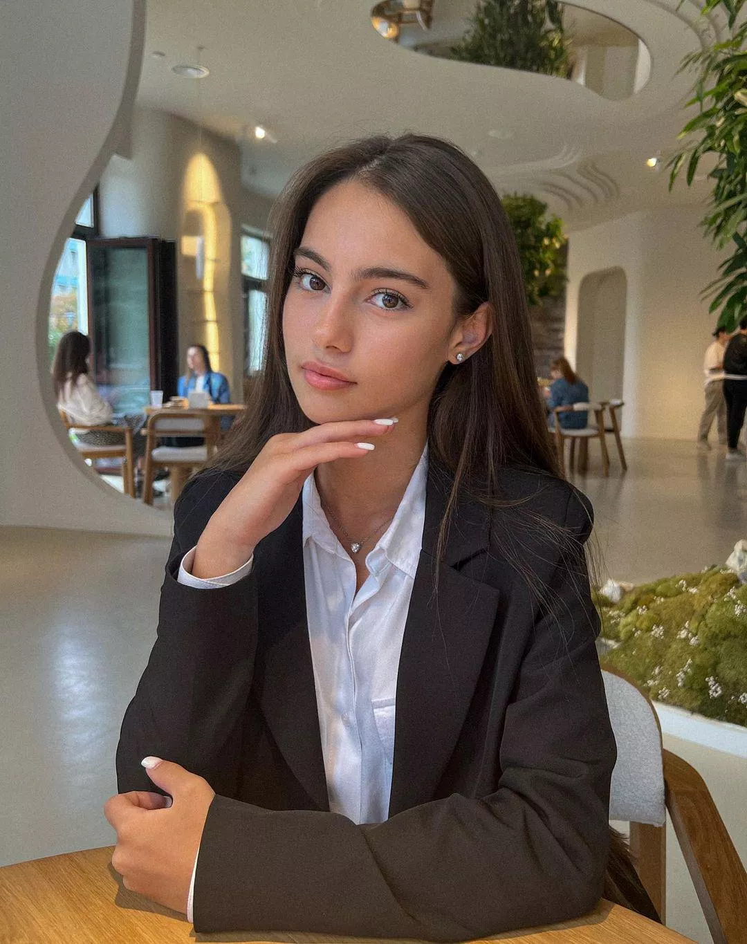 Gorgeous Ossetian ... posted by BusyFlower9