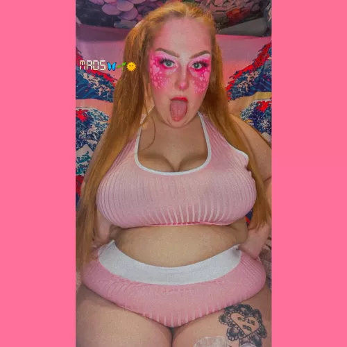 hope everyone’s enjoying their v-day 💕 by peachysunshinee