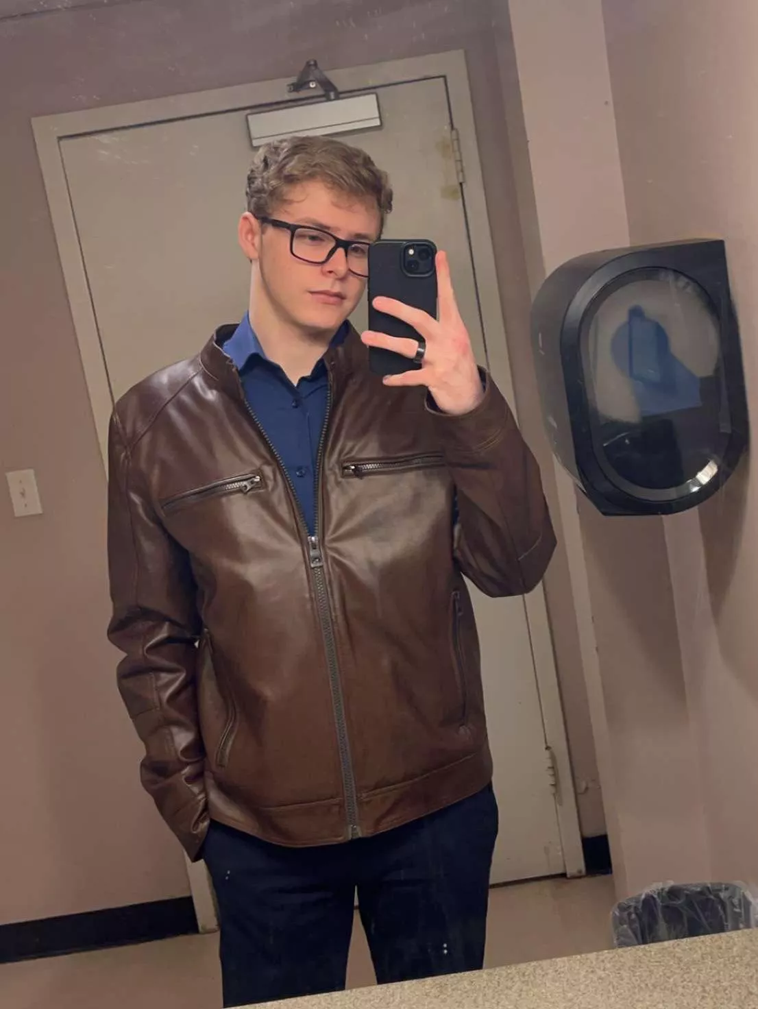 Looking for friends hmu posted by Cuti3Man