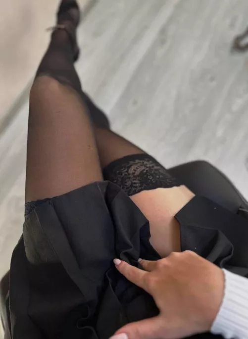 Meet me on my lunch break? by pietgg