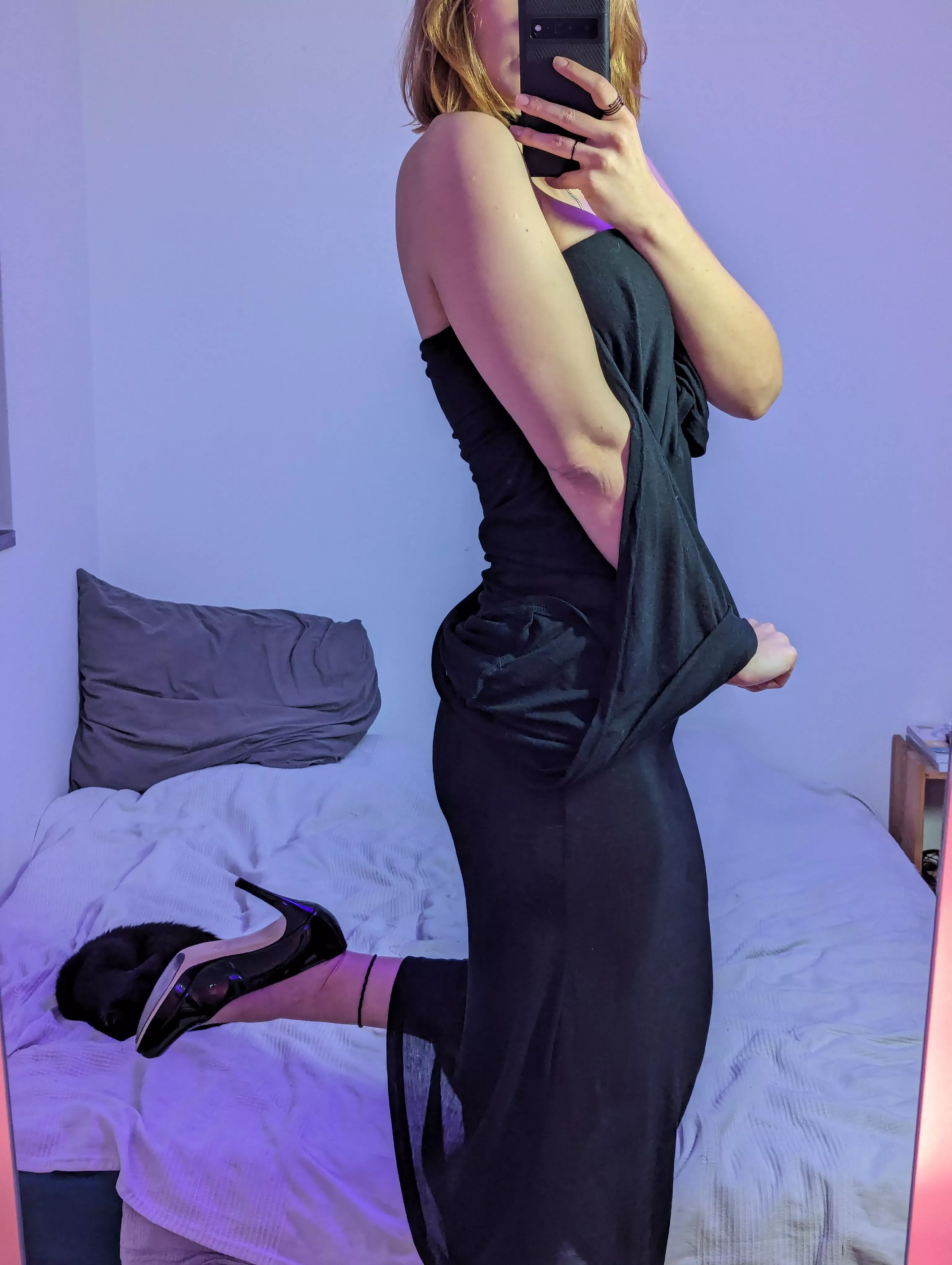 simple tight black dress :> posted by mikomiaumiau