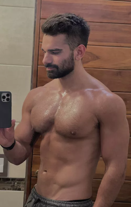 Sweaty man 💦 by nicksunday7