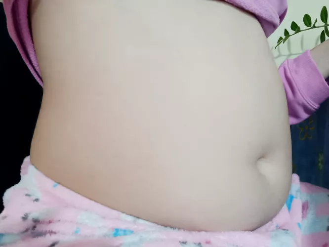 Today I want to inflate my belly until I can't take it anymore 🥵🍔 by ivanelysS