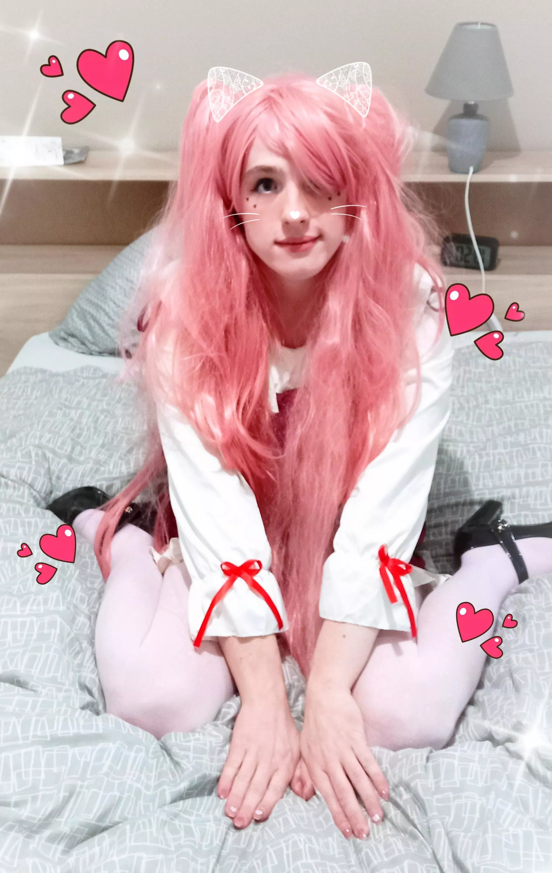 Valentine pic for all these lonely souls ❤️ May ur day be better ☺️ posted by Humide_Chan