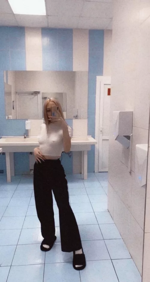 What would you do if you see me like this ? by larasweeti