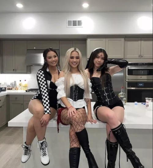 Which lady on Halloween? by wakkaffx2