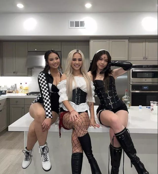 Which lady on Halloween? posted by wakkaffx2