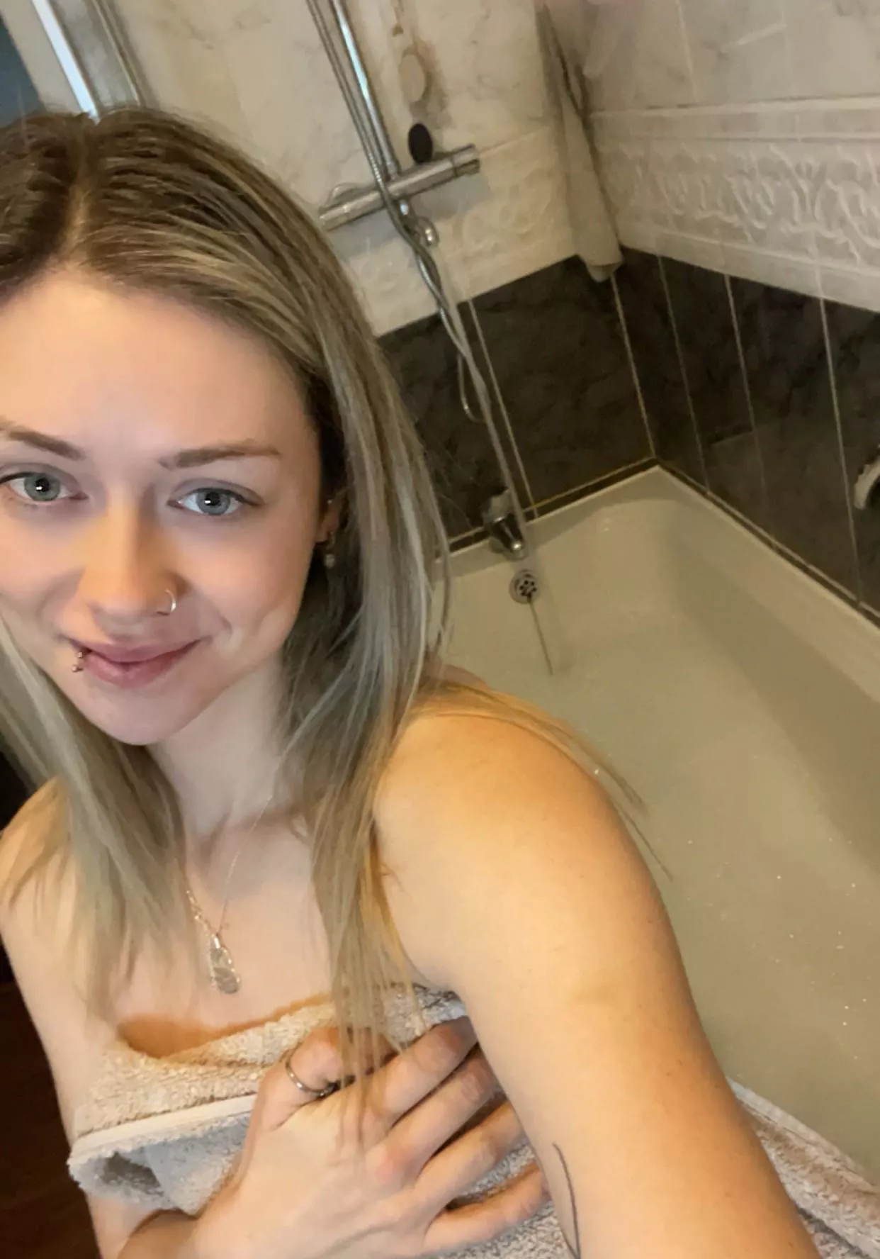 Which redditor is going to cum and fuck this blonde posted by PurplePopper1