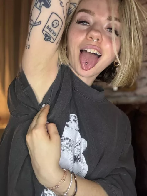 would you lick my armpits if I asked you nicely by PrettyGirlHotness