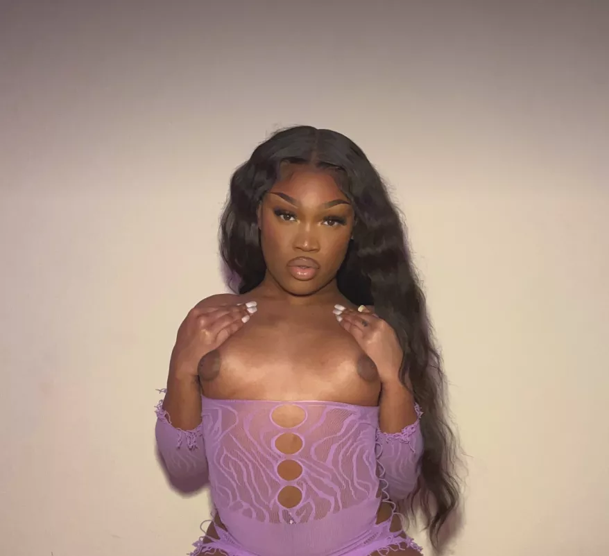 Would you like to suck this ebony goddess? posted by Manner-Disguis