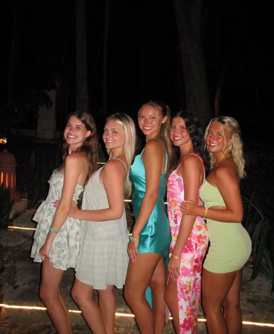 [5] Beach Dinner posted by chatforfun69