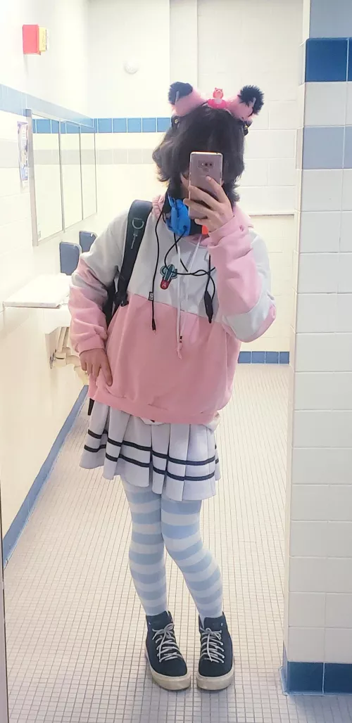 A while back someone just kinda... gave me a duck. Dunno why, but I like it anyways. by bigbob654321