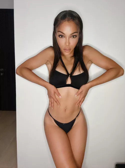 Cute petite body by SkylarCoco