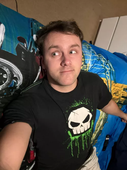 Did you just walk in…? I think I saw you! by Thatblokeingreen