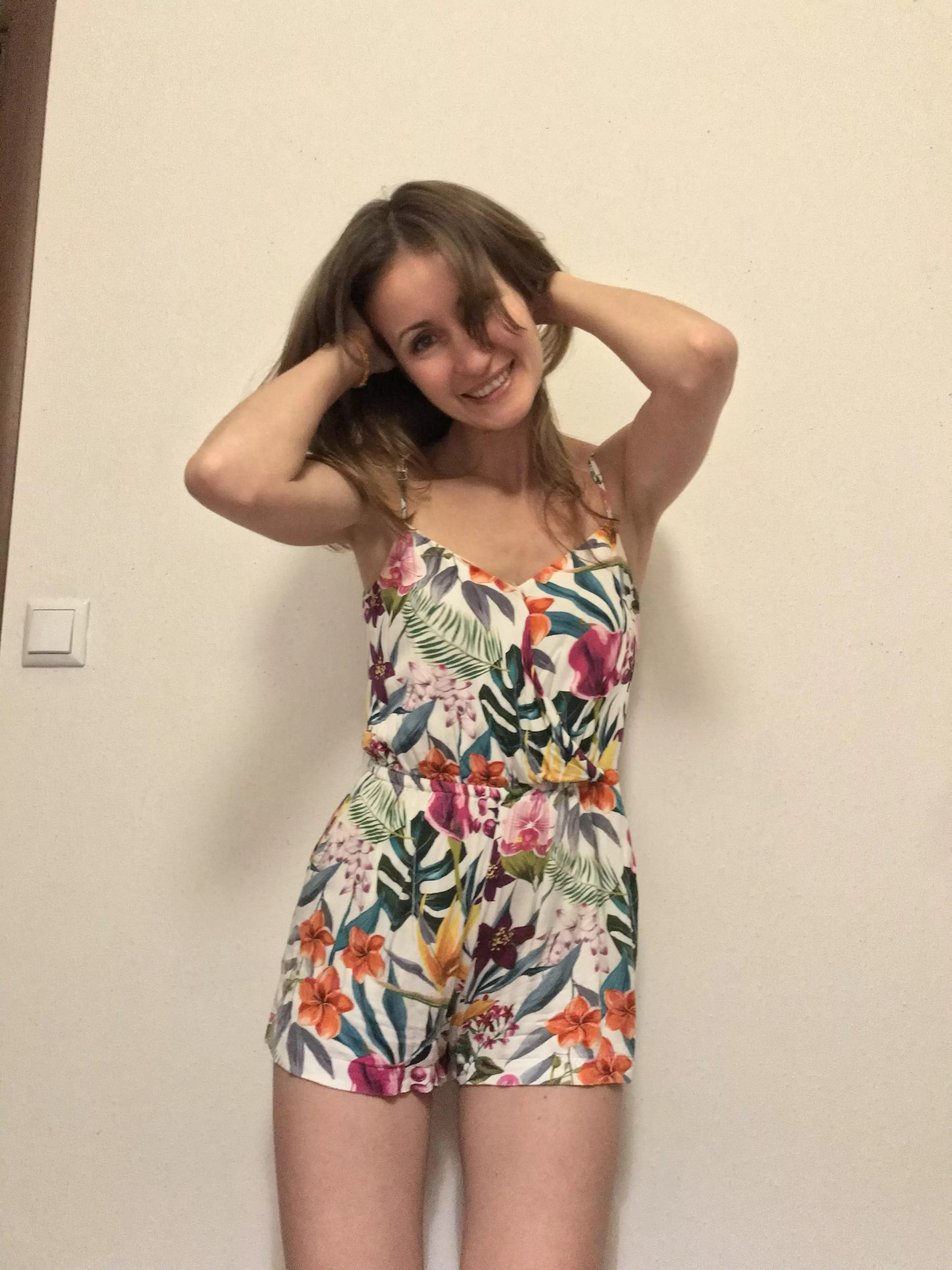 Great flight suit looks good on a milf in winter too (F31) posted by Viki_soul