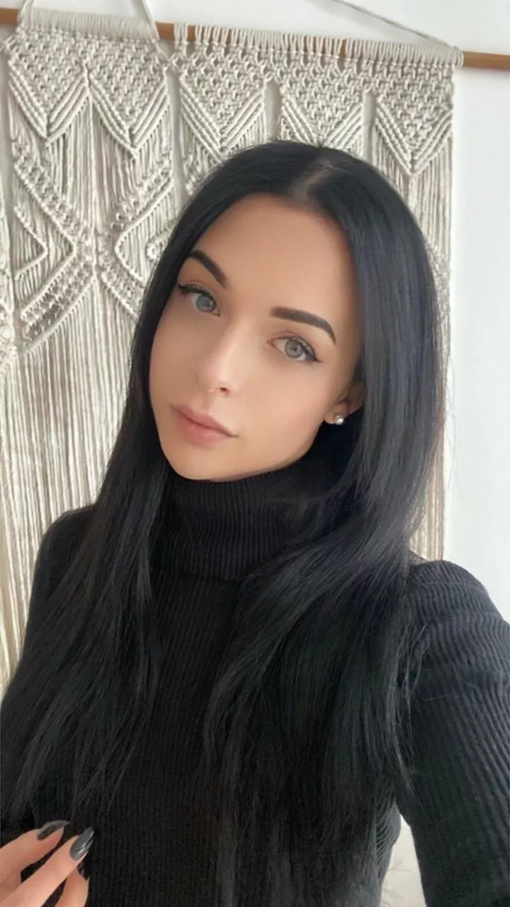 Hello, I'm Vikki) First post here posted by Tulipcakeki