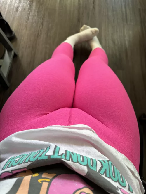 I think the hot pink shows her off even more hehe by cumwcourt