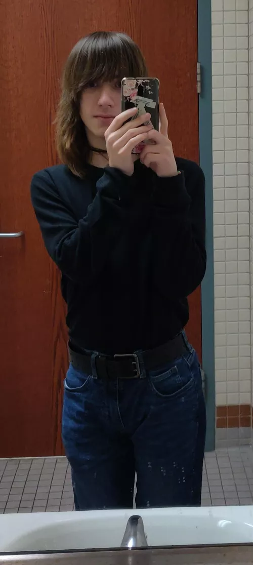 I wish I had more feminine clothes >w< by idiot_human34