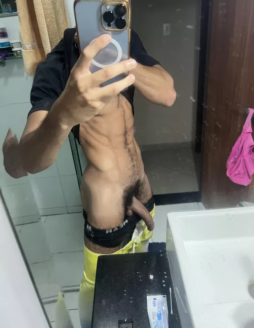 I'm a Brazilian with a huge dick looking for a sissy to fuck by Escorpiao1996_