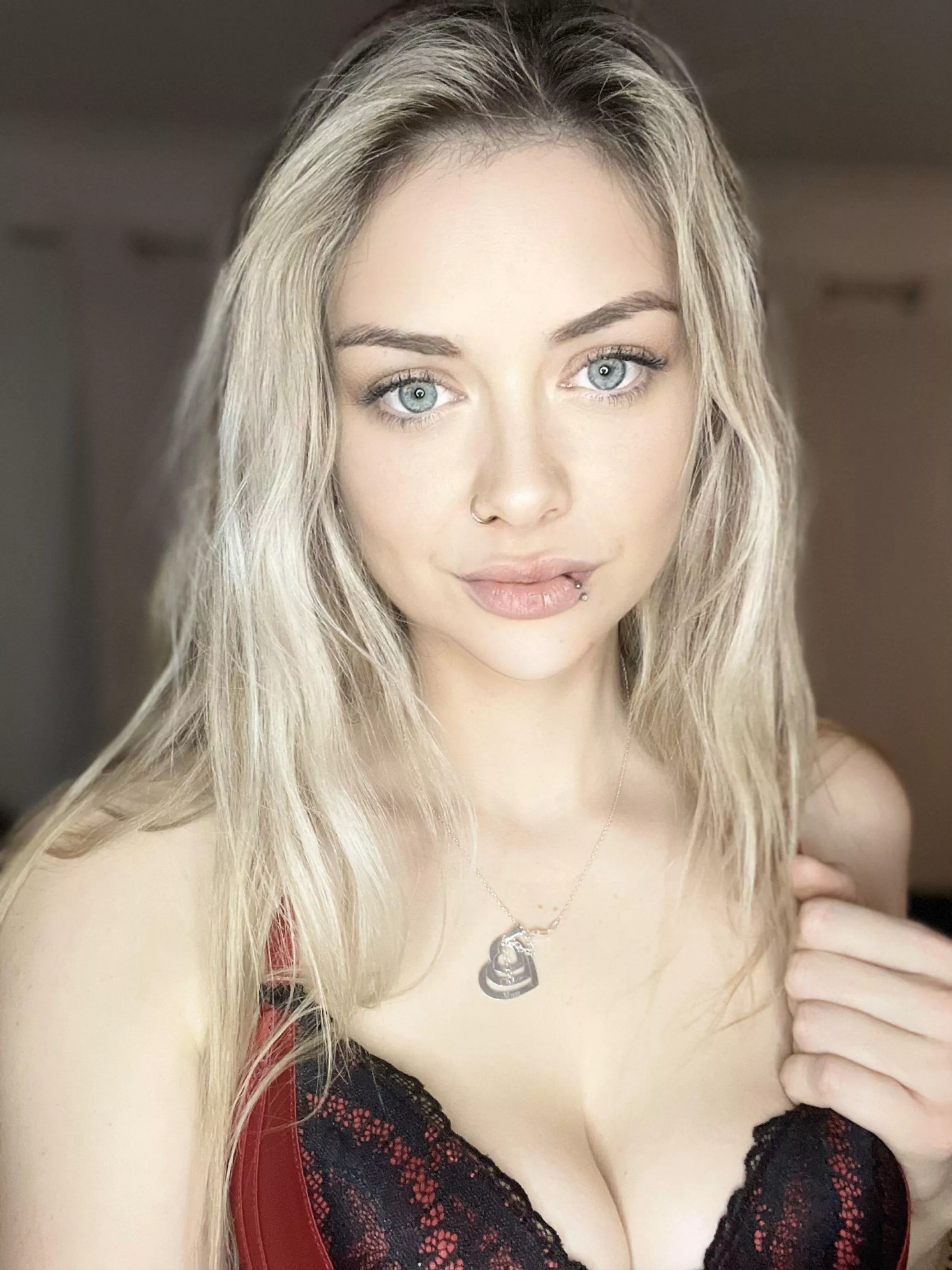 Im the type of girl to let you eat me on the first date posted by PurplePopper1