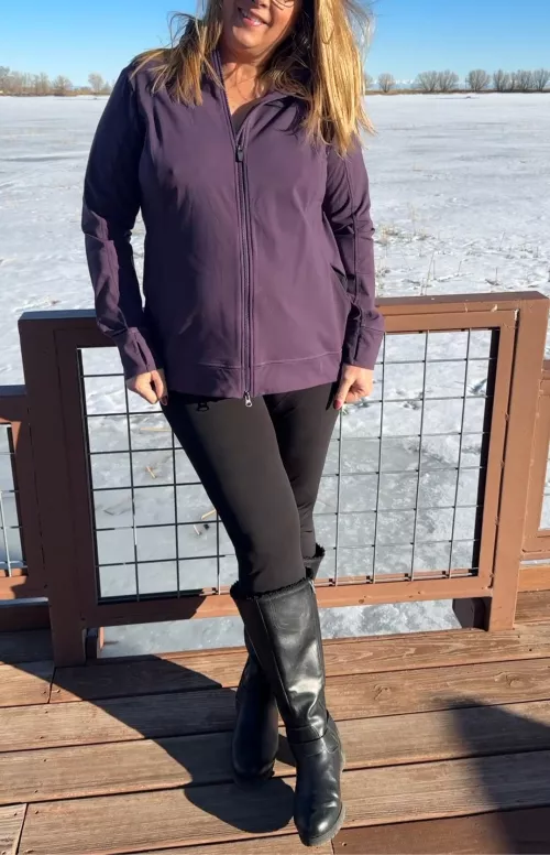 It’s a little chilly. Can’t you tell… by Lady-Willow