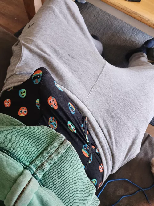 It's common to get hard while gaming by gingervitus_87