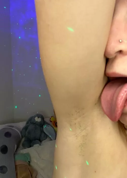 Just turned 18... I want someone to lick my small armpits so bad by ViolinistProof454