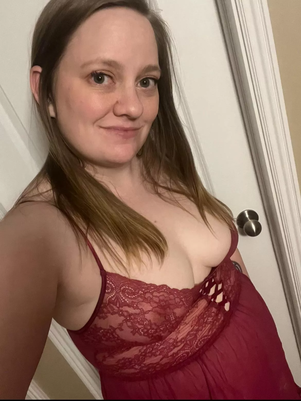 Love a good nightie for bedtime. ♥️ posted by inappropes_mylf