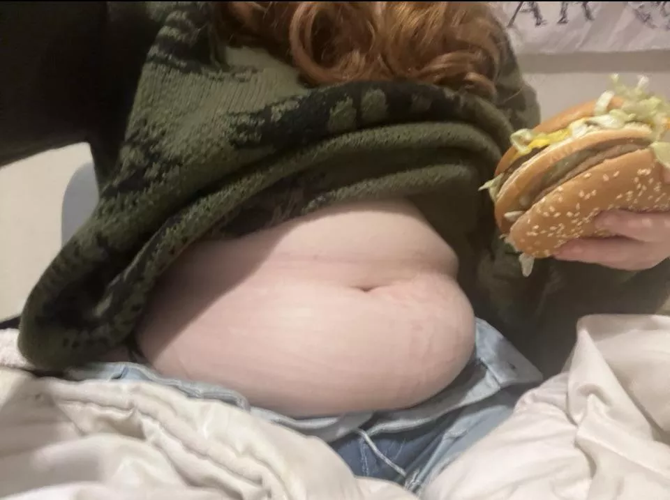 My hands should always be filled with burgers 💕 posted by Transformmeintoo