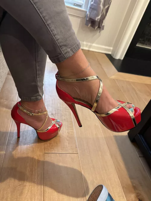 New red platforms by ForwardDepartment824