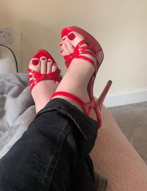 They would look so much better covered in cum by sissySophiesslut