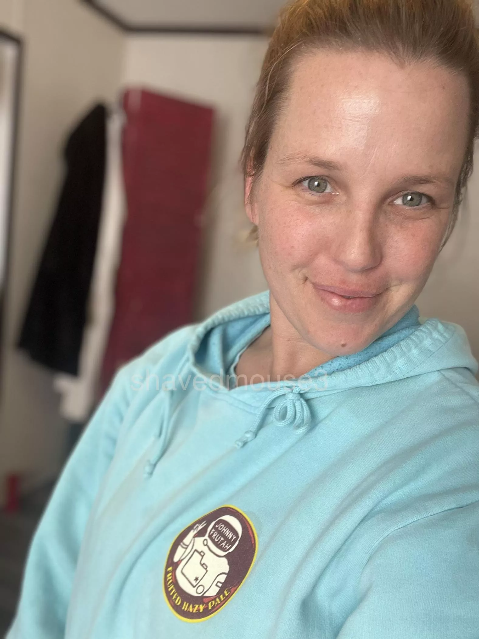 This Milfie hopes you’re having a great day so far posted by shavedmouse3