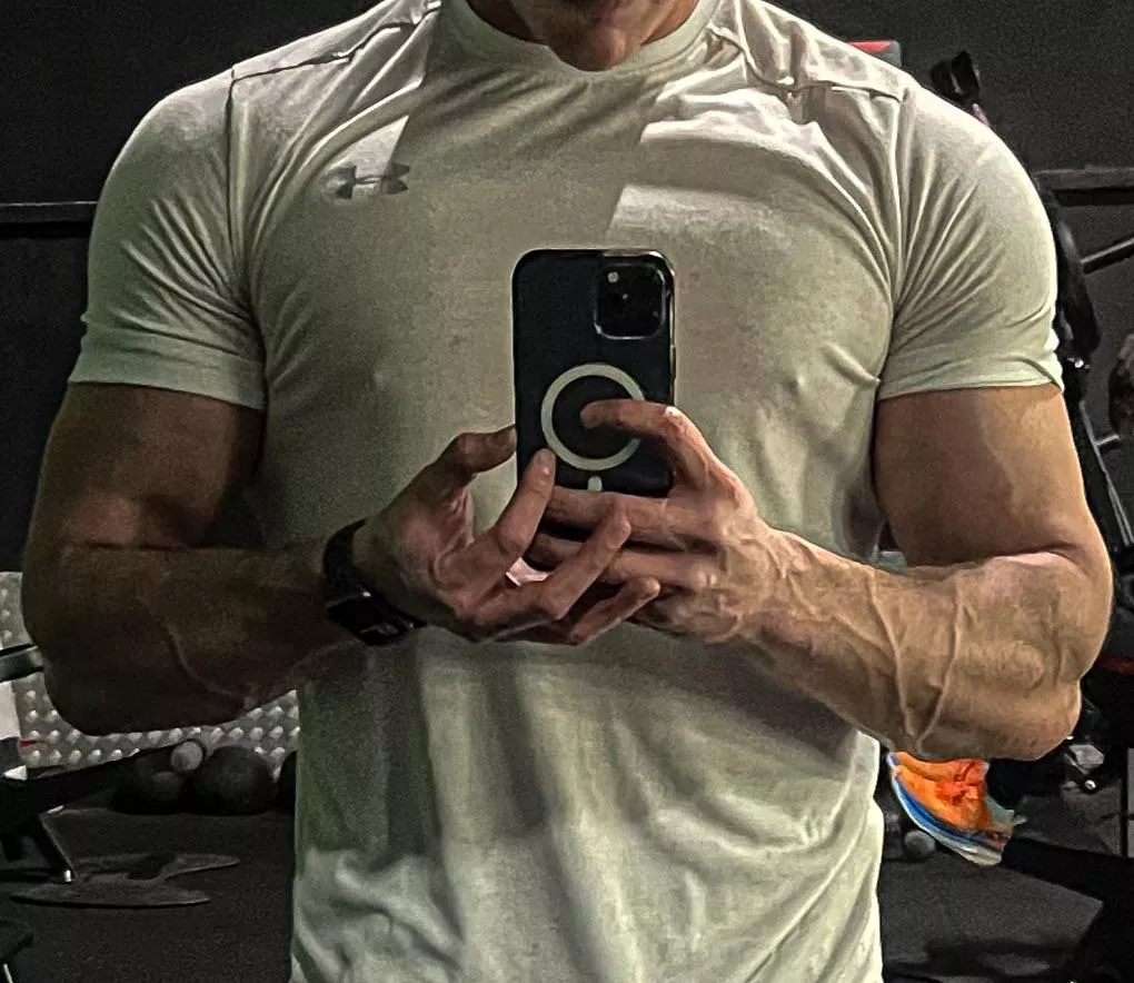 Veins popping tonight posted by Alrae7