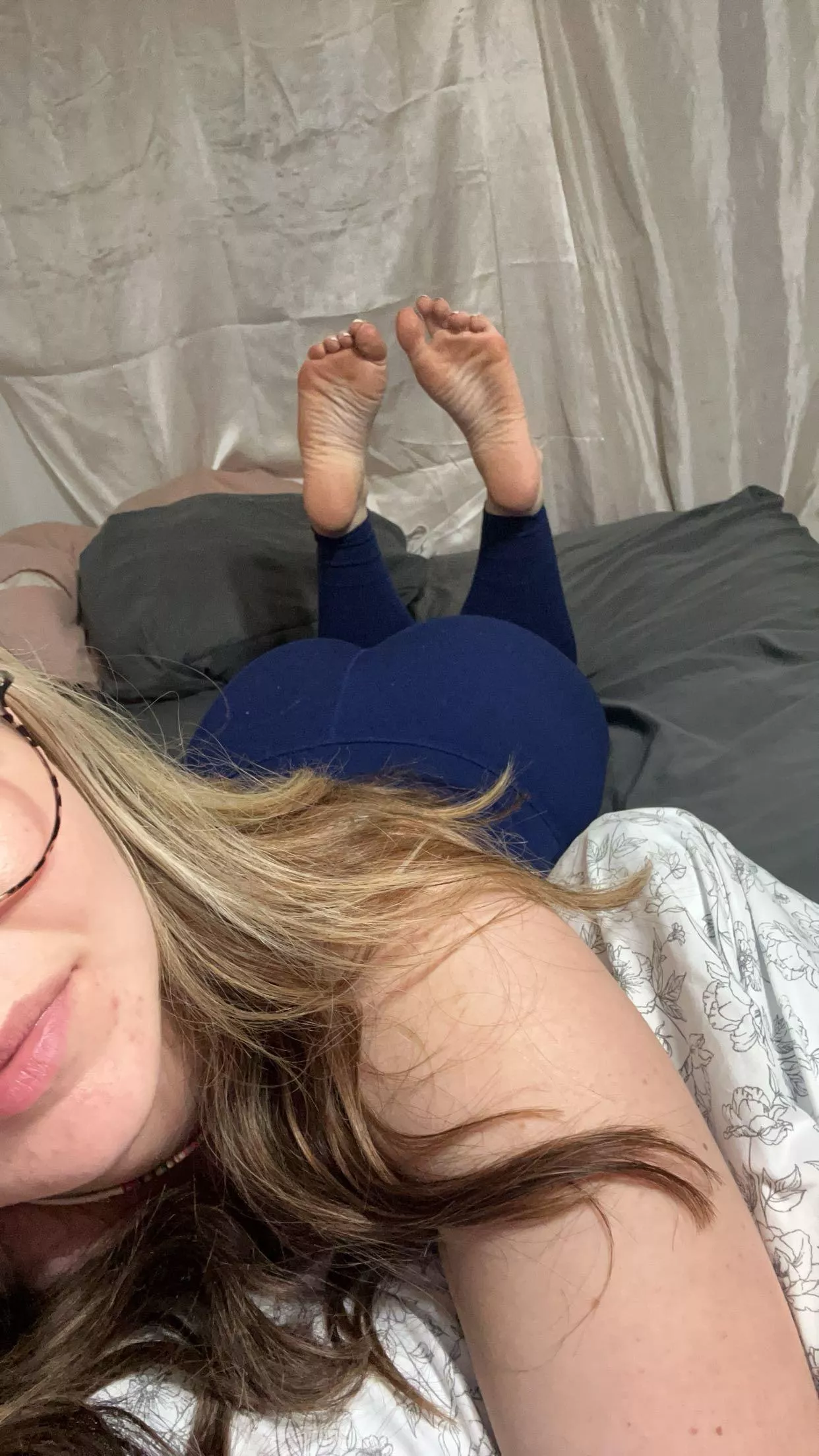 your step sis keeps teasing you with feet pics because she found out you have a foot fetish 🙈 posted by prettygirl290