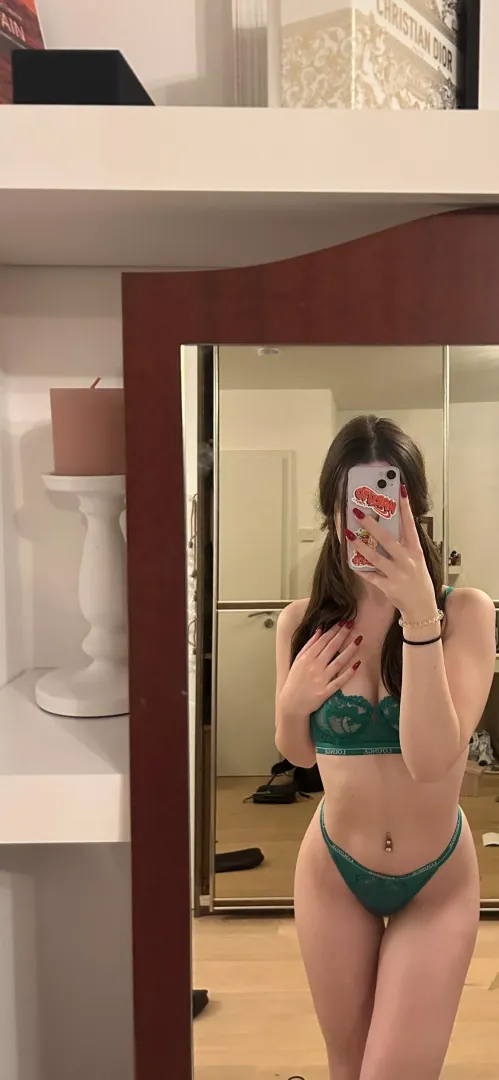 Anyone here who's ready to get bullied by an 18yo girl? posted by Kinley_Bush