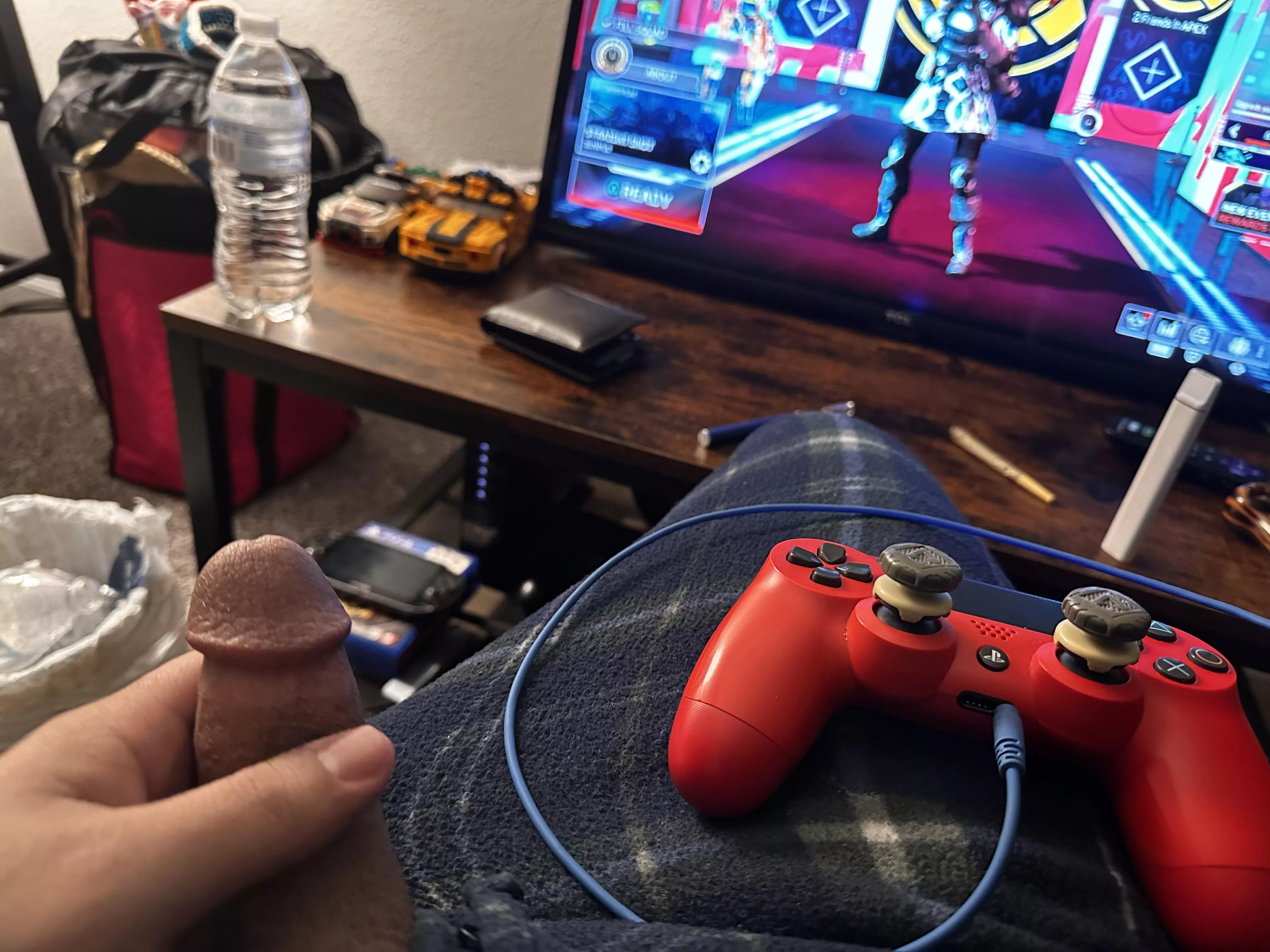 Anyone play games and themselves at the same time 😏 posted by Tiny_Engineering6077