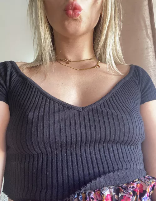 Black… no bra! I love it! by NatyBond_OF