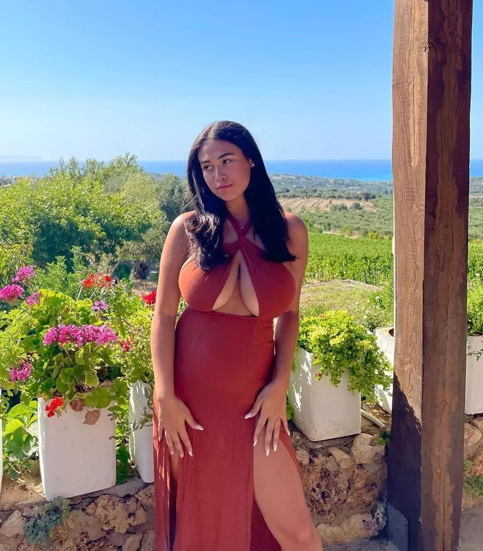 Boobs too big or dress too small? posted by UR0daddy0ex