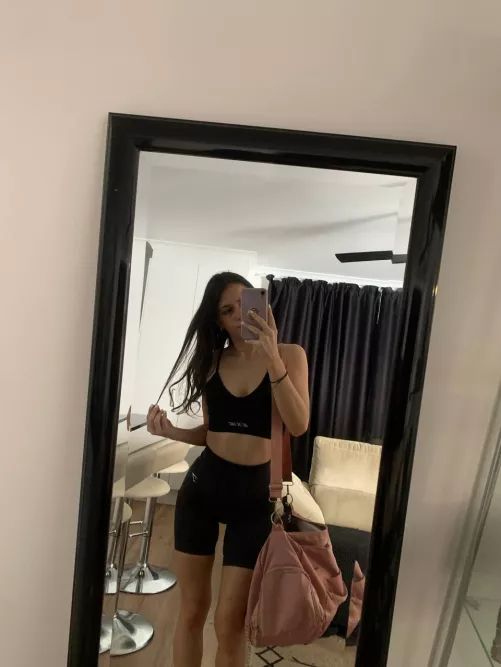 cheeky after gym selfie by tigeressmonroe