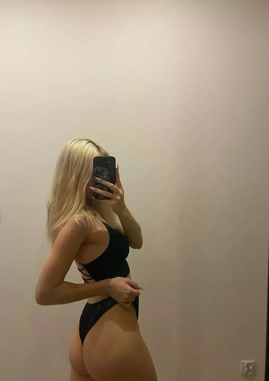 Cutie with a booty. posted by nnmlmn