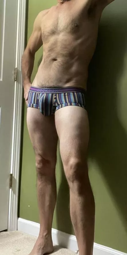 Do vertical lines really make you look taller? posted by RunningguySC