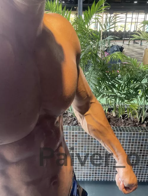 Do you like my veiny arm?💪 by Specialist_Chair_225