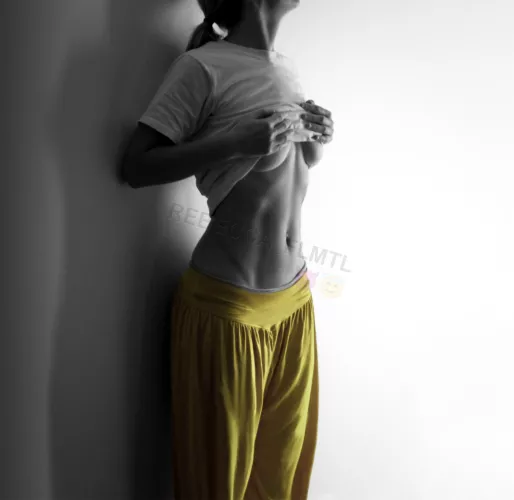 [F] Showing my abs after 3 weeks of diet by Rebecca_bdsm