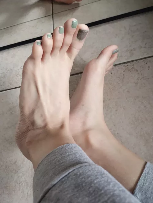 Fingers toes 👣 by Beneficial_Earth1858