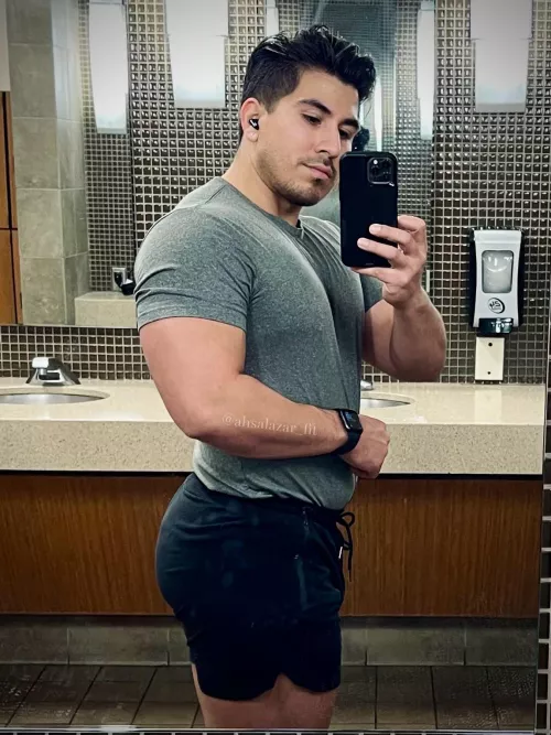 Full Body by Antonio_H_Salazar