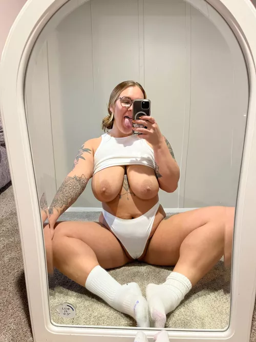 Happy Saturday  by BustyBaylee93