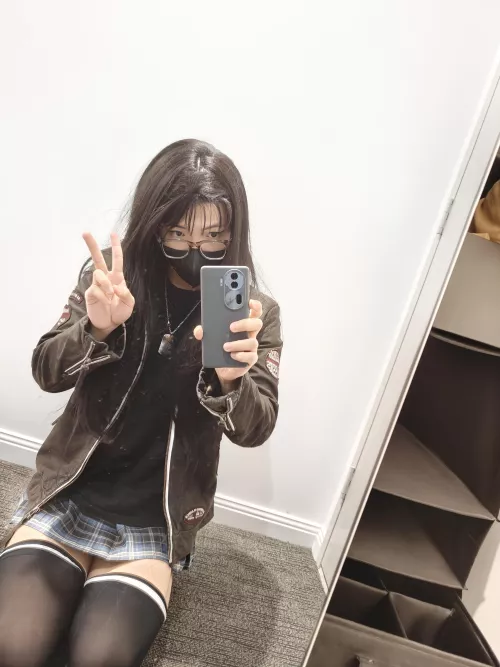 hoiii by Alexieeee111