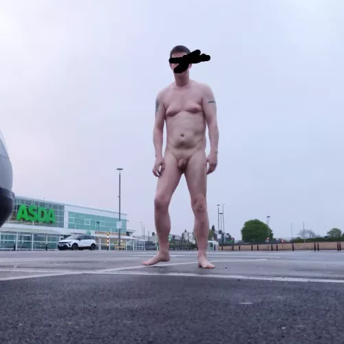 Love being nude by weenicok